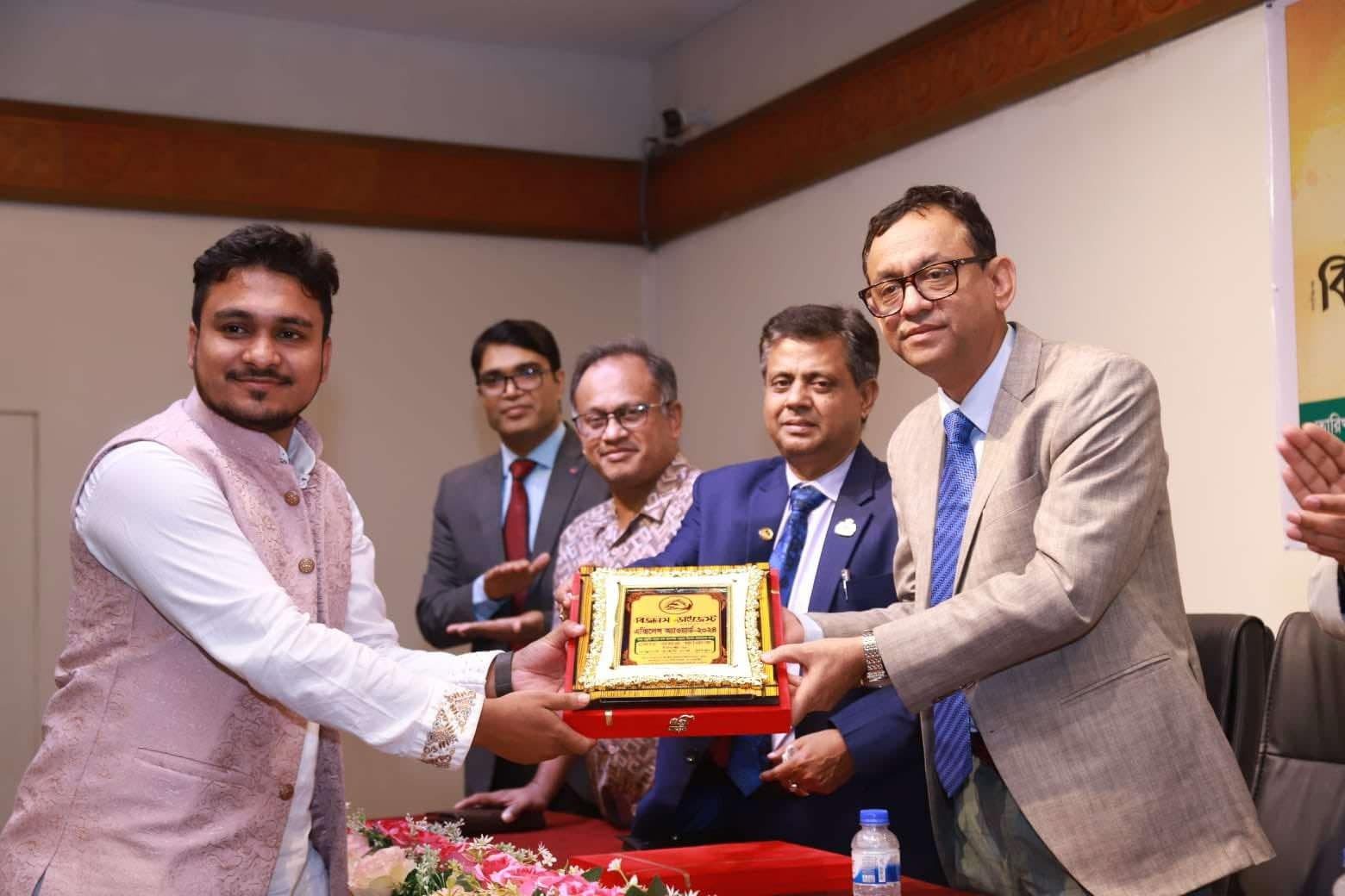 বিজনেস ডাইজেস্ট এক্সিলেন্স অ্যাওয়ার্ড পেলেন এক্সপার্ট আইটি পার্ক